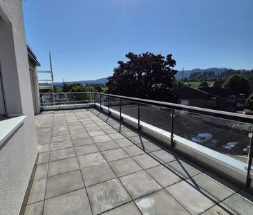 Sunny attic apartment with far view 2.5 rooms in Moosseedorf - Photo 3