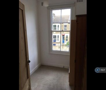 3 bedroom flat to rent - Photo 4
