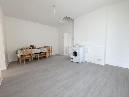 Two Bedroom Flat To Let West Hendon Broadway NW9 - Photo 2
