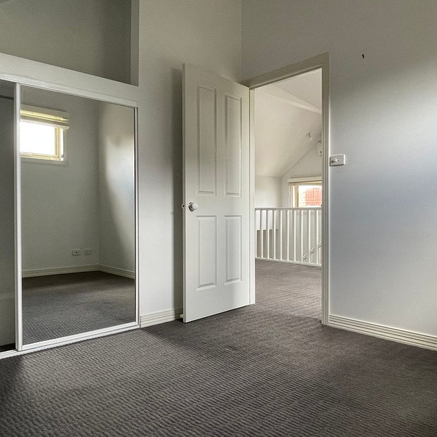 Perfectly located and lots of living space - Photo 1