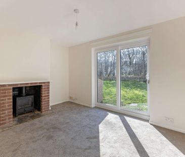 A semi-detached cottage set in within Bagley Wood, offering a peace... - Photo 1