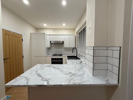3 bedroom semi-detached house to rent - Photo 4