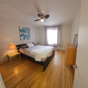 Logement 4 1/2 à louer meublé - face métro VIAU / DISPONIBLE - Photo 2