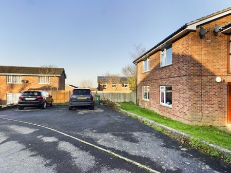 Maple Close , Cam , Dursley , Glos , GL11 - Photo 5