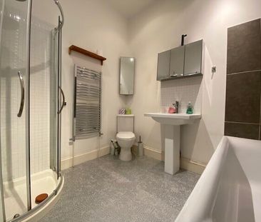 Royal York Crescent - Photo 2