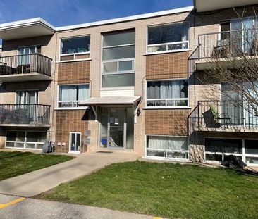 2 bedroom apartment | 2154 Lilnan Court, Burlington - Photo 1