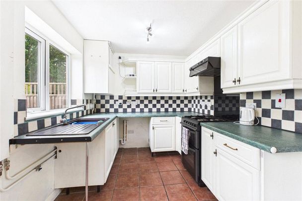 3 bedroom end of terrace house to rent - Photo 1