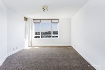 WATERFRONT APARTMENT | Unfurnished - Photo 2