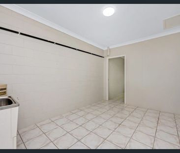 Modern Three-Bedroom Home Offering Comfort and Convenience! - Photo 4