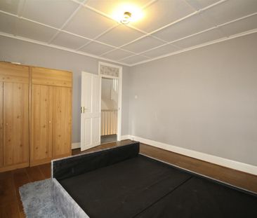 2 Bedroom Flat - Above Shop To Let - Photo 3