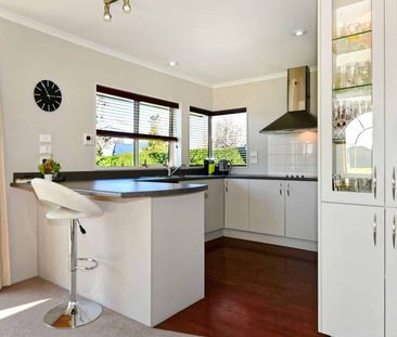 PREBBLETON - 4 X BEDROOMS, 2 X BATHROOMS, LOVELY HOME - Photo 2