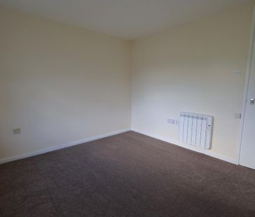 1 bedroom ground floor flat to rent - Photo 2