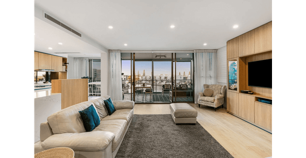 Luxury Waterfront Apartment with Resort-Style Amenities on Ephraim Island - Photo 1