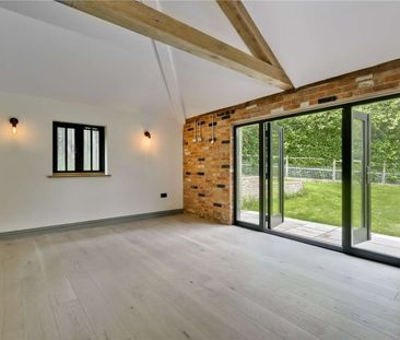 An exceptional barn conversion, combining character and contemporar... - Photo 3