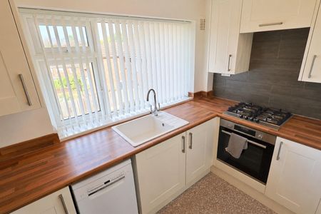 Stonebury Avenue, Coventry - First Floor Maisonette with Large Garden - Photo 4