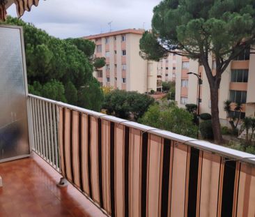 Location Appartement 1 pièce 30m² HYERES 83400 - Photo 2