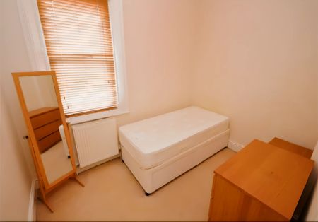 2 Bed 1 Bath - Photo 2