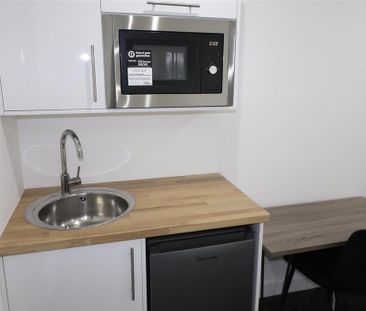 1 bedroom in a house share to rent - Photo 3