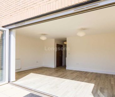 3 bedroom end of terrace house to rent - Photo 2