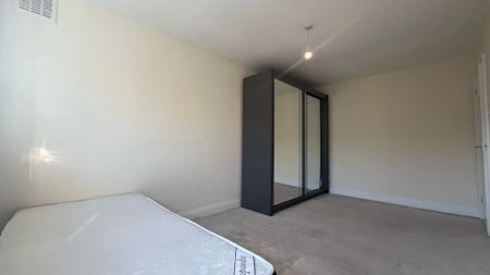 Butler Street, Greater London, UB10 - Photo 5