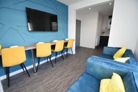 Hilda Close, Gilesgate - DH1 - Photo 1