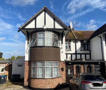 3 Bed Semi-Detached House, Steeplestone Close, N18 - Photo 4