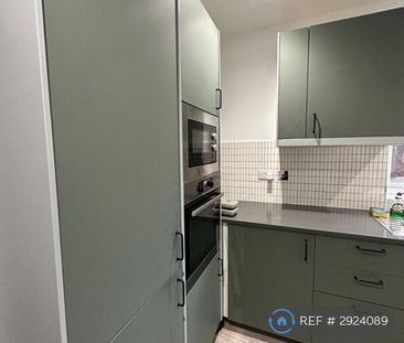1 bedroom in a house share to rent - Photo 4