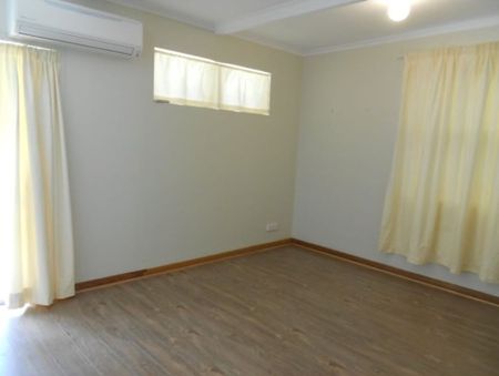Lovely Three Bedroom Home! - Photo 2