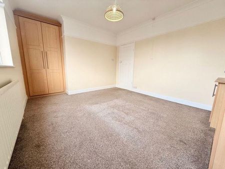 3 bedroom end of terrace house to rent - Photo 3