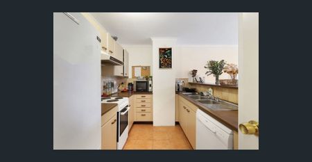 Bright, well-appointed, spacious home with wide balcony and brand new carpet - Photo 2