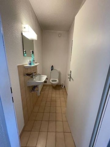 Appartement rafraîchi de 3 pièces au 9? étage, avec balcon et vue dégagée. - Photo 5