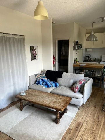 Gladstone Suites — Large Bright 1 bedroom - Photo 5