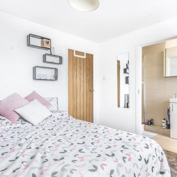 4 bedroom detached house to rent - Photo 1