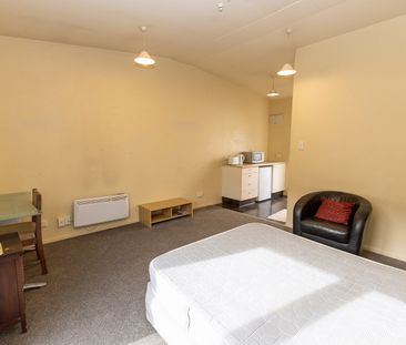 Boarding house rooms available now! - Photo 3