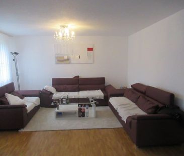 Grosszügige + sonnige 4 1/2 Zimmerwohnung mit attraktiver Miete - Foto 2
