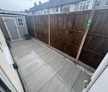 Studio Flat, Tamworth Lane, CR4 - Photo 1