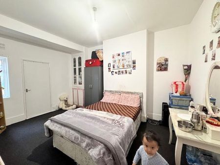 4 bedroom terraced house to rent - Photo 2