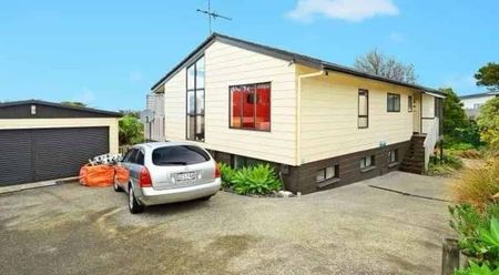 Spacious 5-Bedroom + 1 large ramps + 1 study Prime Bayview Location - Photo 2