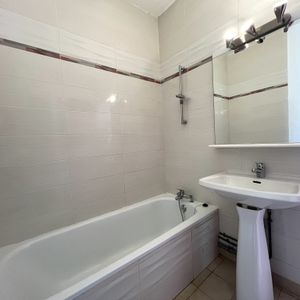 Location Appartement 1 pièce 24m² LA ROCHE SUR YON 85000 - Photo 3