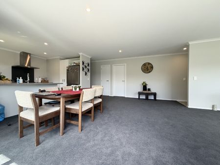 Modern 3-Bedroom House in Wainuiomata - Photo 3