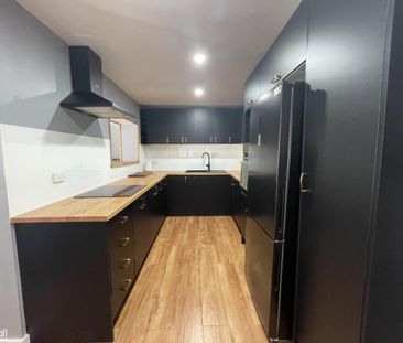 Beautifully Appointed Fully Furnished Unit - Photo 3