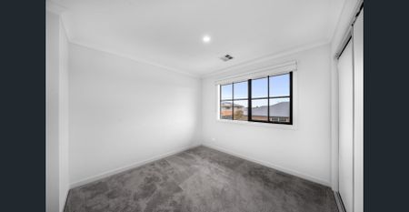 Stylish New Corner Block Home - Photo 4