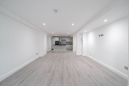 3 bedroom flat to rent - Photo 5