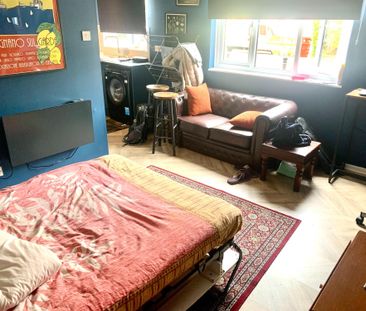 Captains Place, So14 - Photo 1