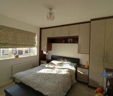 4 bedroom detached house to rent - Photo 3