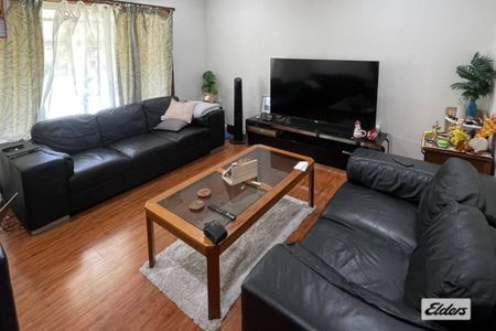 2 BEDROOM HOUSE - Photo 4