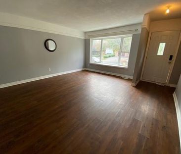 38 Calderwood Drive - Upper - 4 bed, 1 bath - STUDENTS - Photo 1