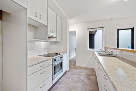 Immaculate townhouse - stroll to ferry - Photo 4