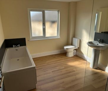 4 bedroom end of terrace house to rent - Photo 3