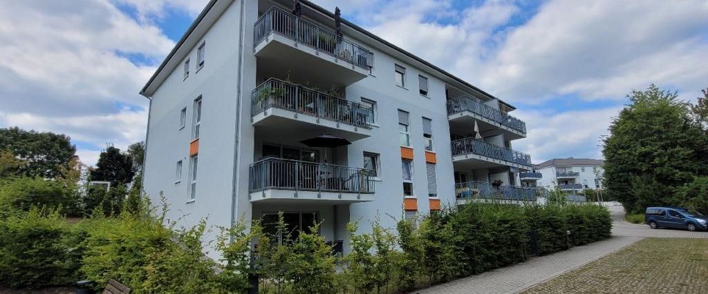 Gemütliche 2-Zimmer-Wohnung im Erdgeschoss mit Einbauküche und Terrasse - Photo 1